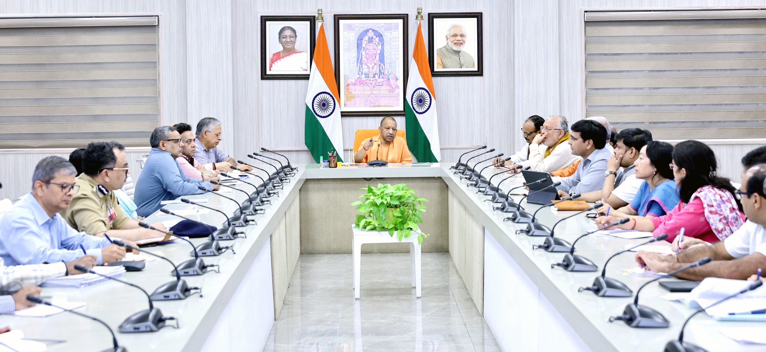 उपलब्धियों को आंकड़ों तक सीमित न रखें, लाभार्थियों के जीवन में आए बदलाव की वास्तविक कहानियां सामने लाएं: मुख्यमंत्री