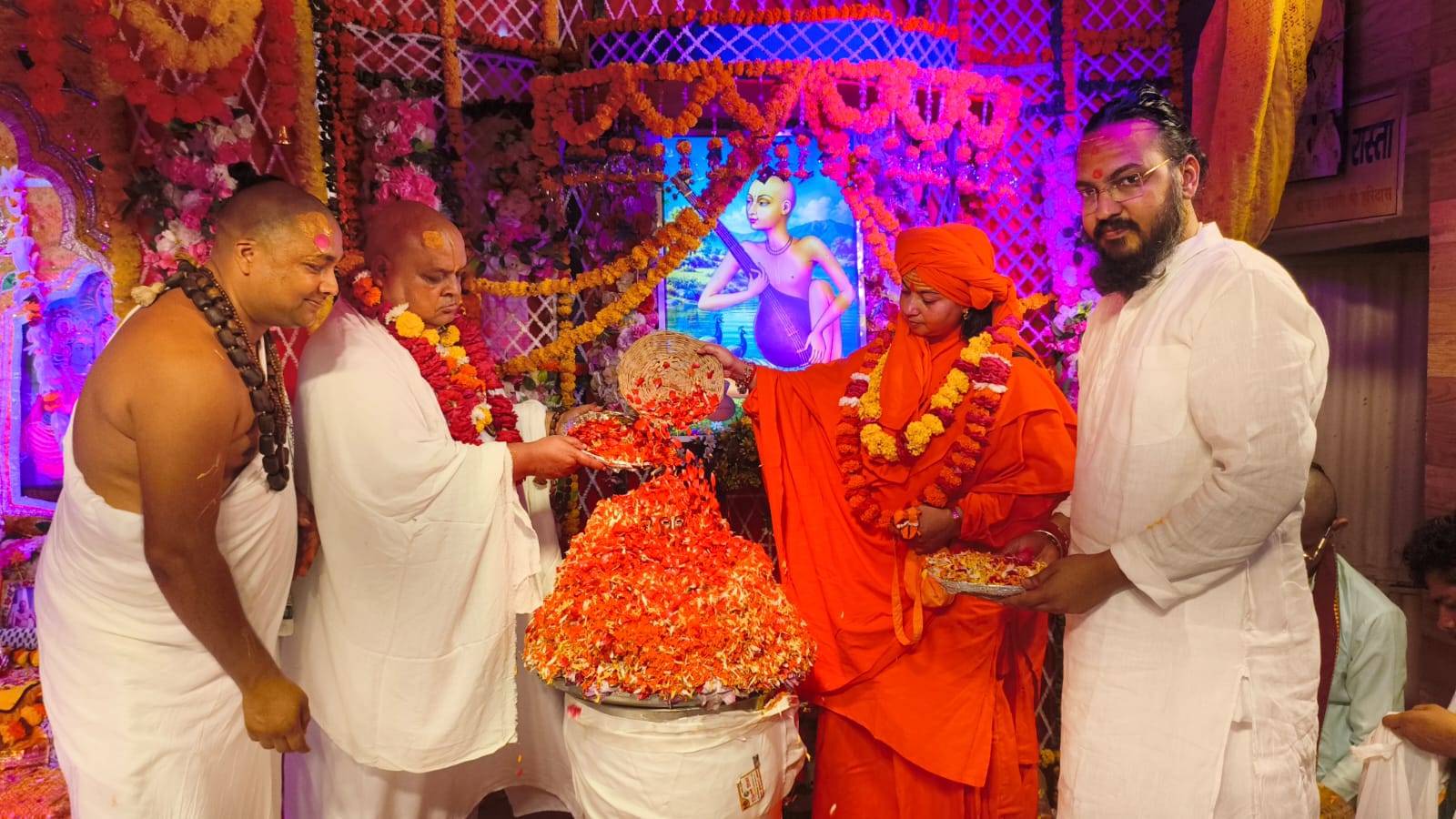 स्वामी हरिदास महोत्सव में गूंजे ध्रुपद के स्वर, भक्तिमय भजनों से सराबोर हुआ ब्रजधाम