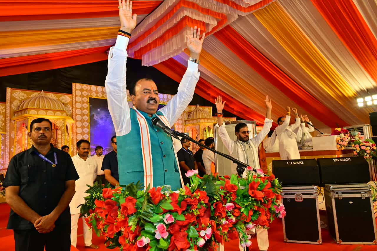 सत्संग और सनातन संस्कृति के प्रति उमड़ता जनसैलाब भारतीय संस्कृति की जीवंत शक्ति का प्रतीक : केशव प्रसाद मौर्य