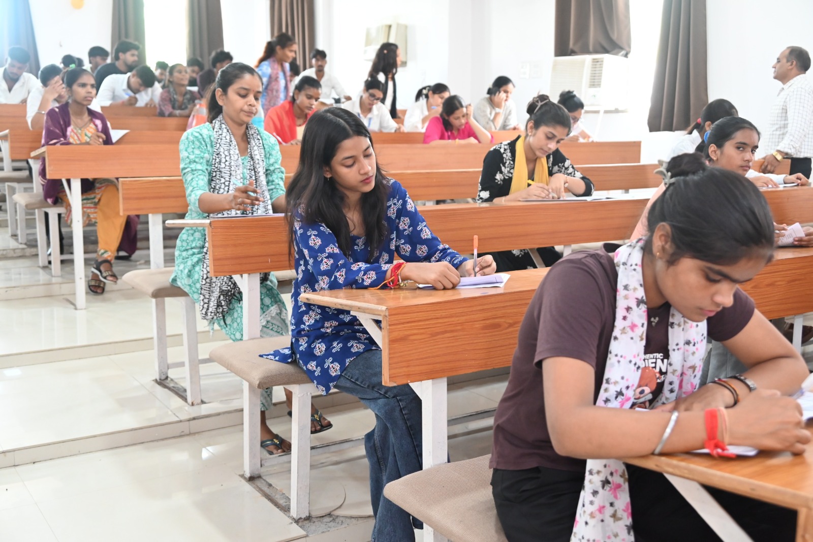 केएम विश्वविद्यालय: सेवा पखवाड़ा के तहत हुई सामान्य ज्ञान प्रतियोगिता, 140 विद्यार्थियों ने लिया हिस्सा