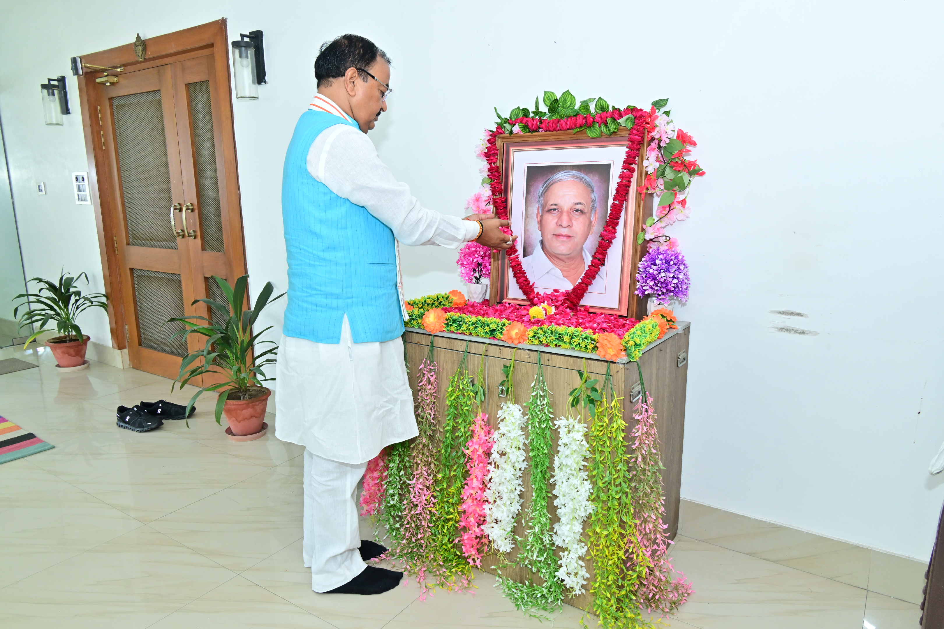 उप मुख्यमंत्री केशव प्रसाद मौर्य ने कांशीराम की पुण्यतिथि पर अर्पित की विनम्र श्रद्धांजलि