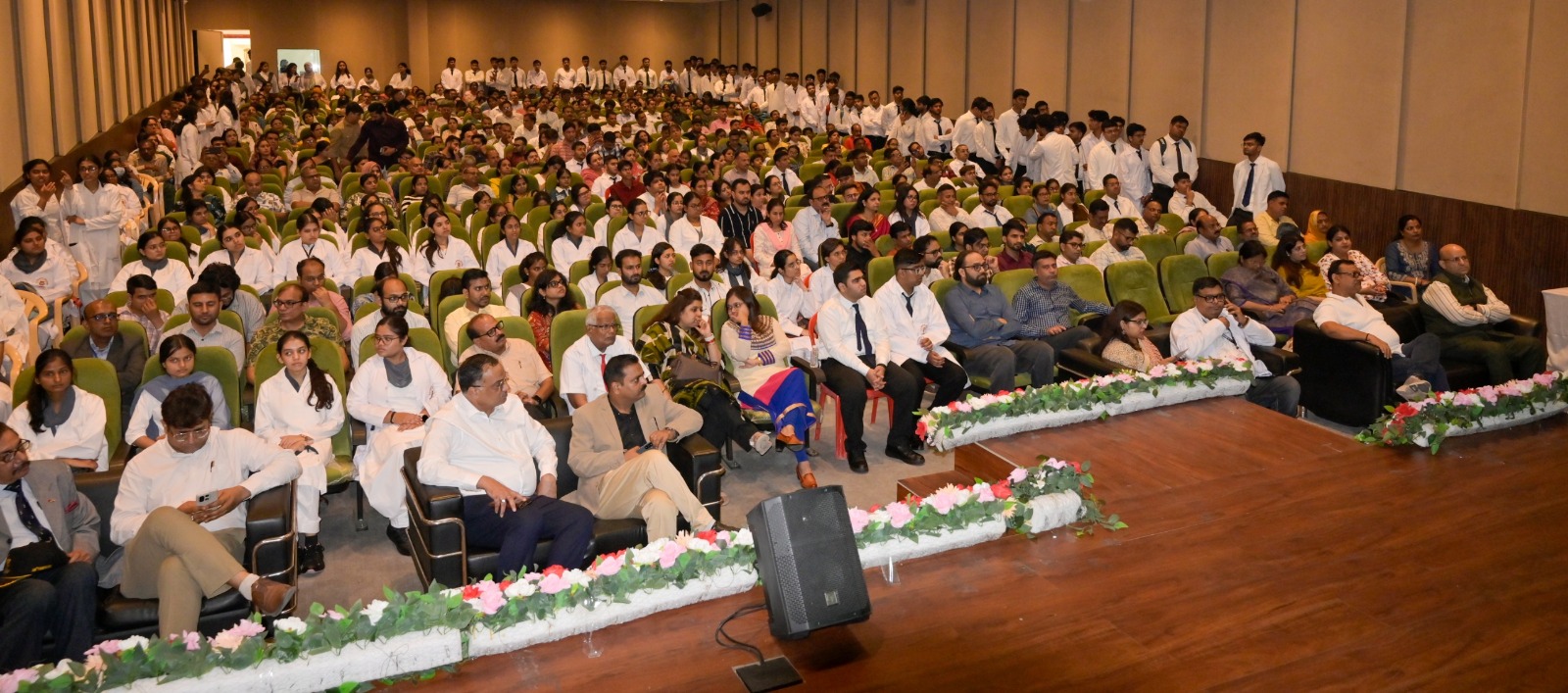 ओरिएंटेशन में केडी मेडिकल कॉलेज के नवागंतुक एमबीबीएस विद्यार्थियों का अभिनंदन