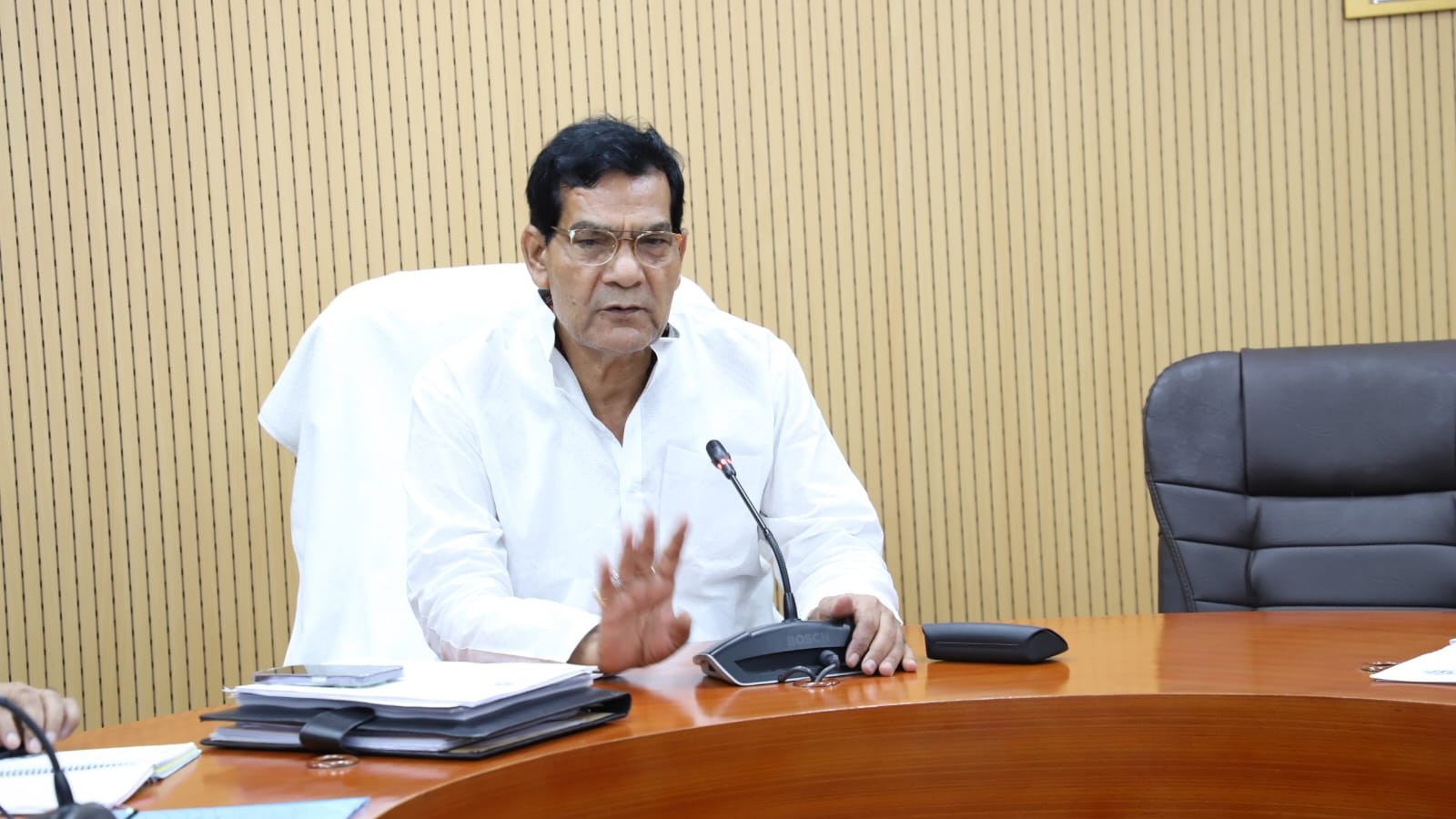 शिविरों में पहुँचकर मंत्री ने किया उपभोक्ताओं से सीधा संवाद, हजारों लोगों को मिली पुराने बिजली बिल से राहत