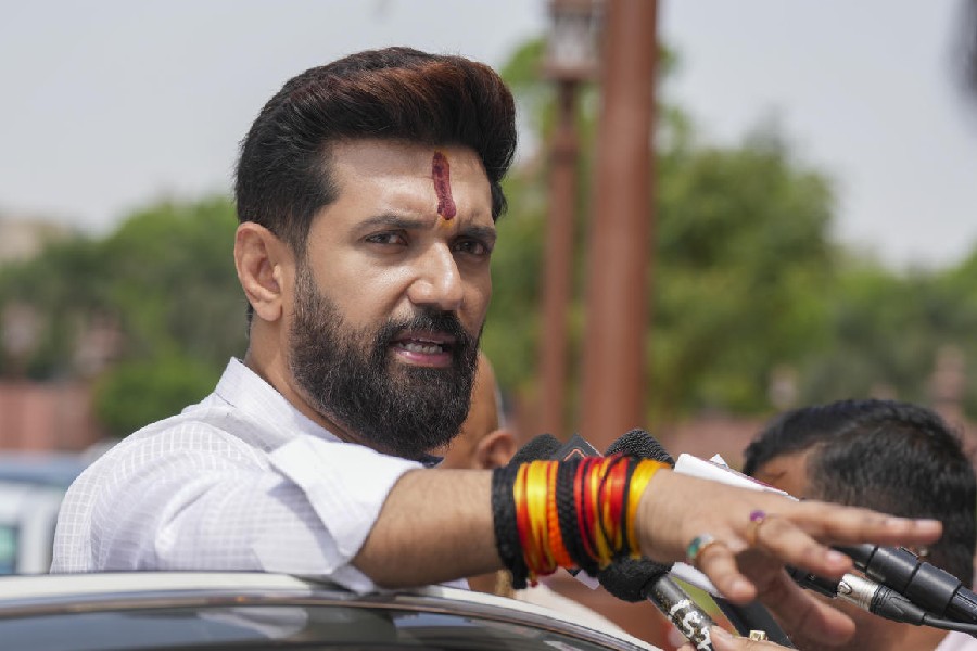 नीतीश के CM फेस पर विवाद, शाह की तरह चिराग बोले- चुनाव के बाद तय होगा मुख्यमंत्री