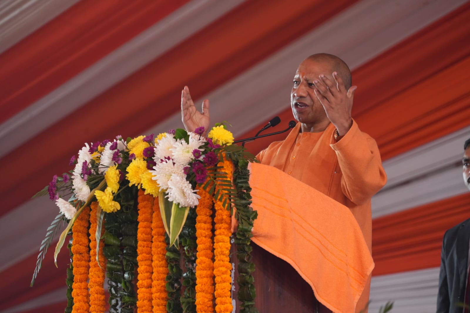 जनता जानती है, कौन हैं माफिया पालने वाले लोग : सीएम योगी आदित्यनाथ