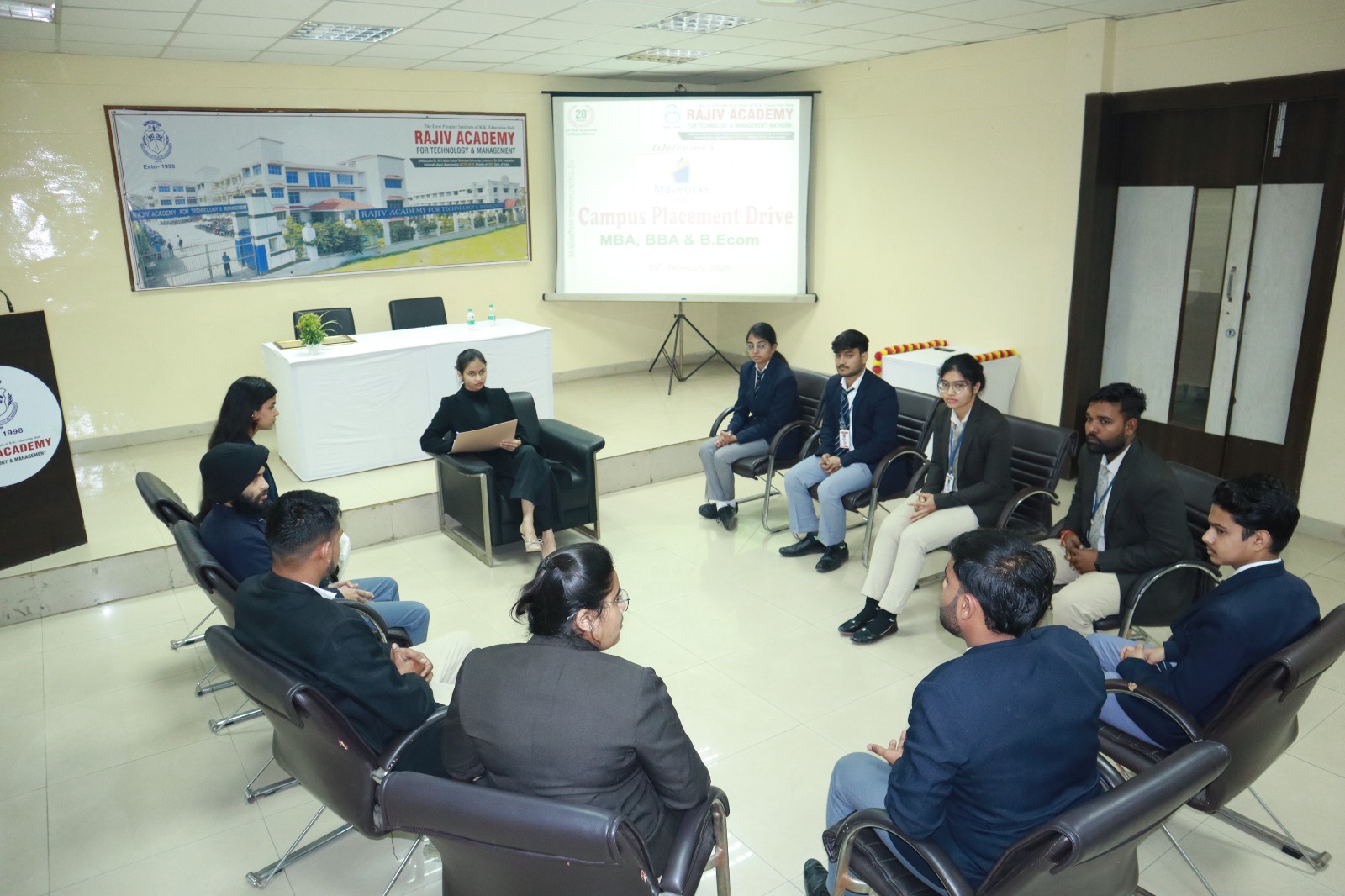 राजीव एकेडमी के पांच विद्यार्थियों ने भरी करियर की ऊंची उड़ान, मावरिक एज्यूकेशन में मिला रुपये 6.8 लाख का वार्षिक पैकेज