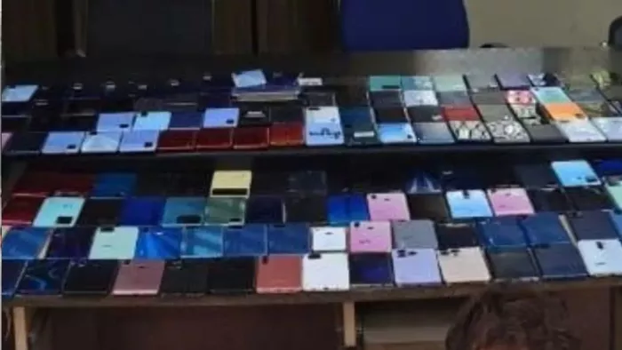 सैंपऊ थाना पुलिस ने 30 खोए मोबाइल लौटाए, मालिकों के चेहरे पर आई मुस्कान