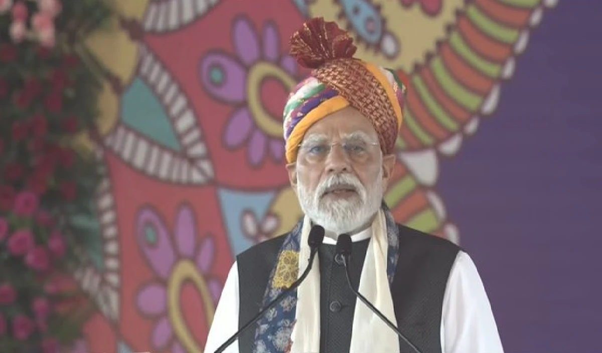 बांसवाड़ा में मोदी बोले-कांग्रेस राज में लूट ही लूट थी, राजस्थान पेपरलीक का सेंटर बन गया था