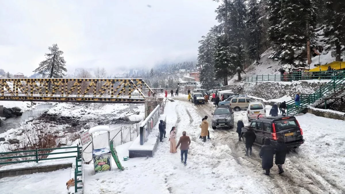 जम्मू-कश्मीर, उत्तराखंड और हिमाचल में बर्फबारी