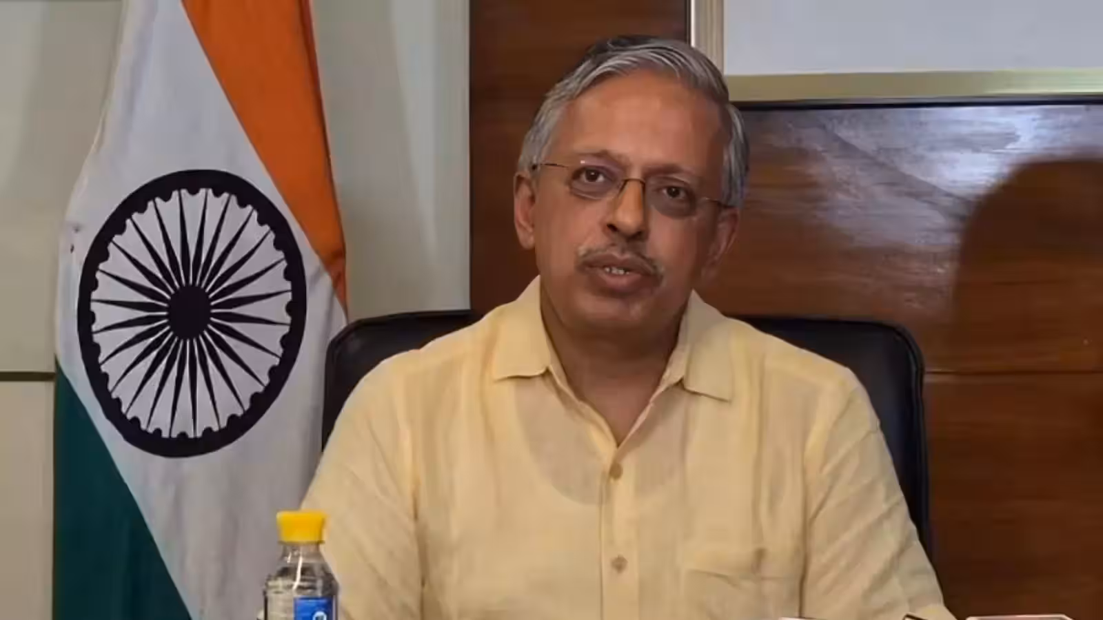 वायु प्रदूषण फैलाने वाले उद्योगों के खिलाफ की जाए कार्रवाई, संबंधित विभाग नामित करे नोडल अधिकारी: मुख्य सचिव