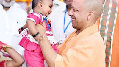 योगी सरकार की संवेदनशील पहल: चाइल्ड हेल्पलाइन ने 5 महीने के मासूम को मां की गोद वापस दिलाई